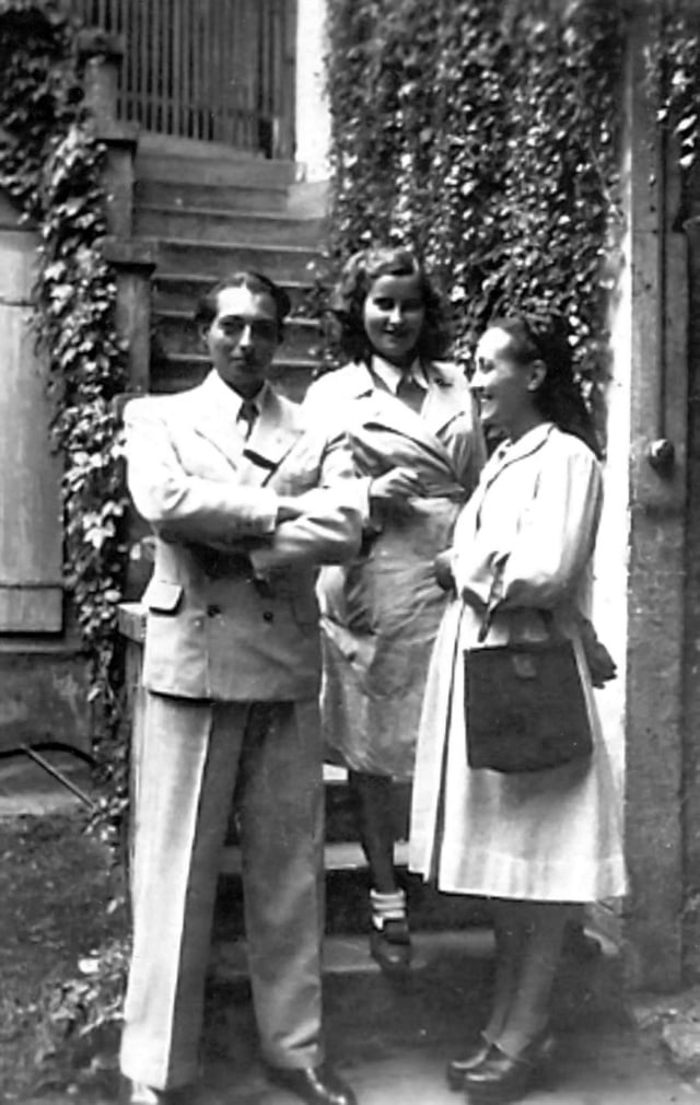 1944 Pierrette avec une fille Goland et André Josuat