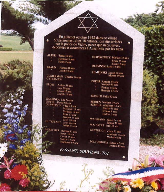 Plaque commémorative des familles  juives déportées en 1942