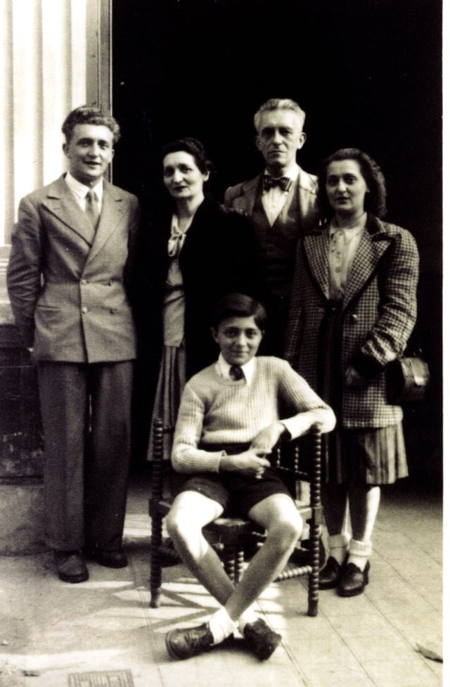 janvier 1946 à Nice de g à d Charles Brody,Maria Olga et René Girard assis max Girard
