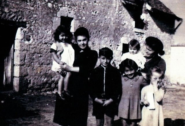 1943 Mme GRADSTEJN avec dans ses bras Ida à côté Mme HAIM une autre réfugiée juive 