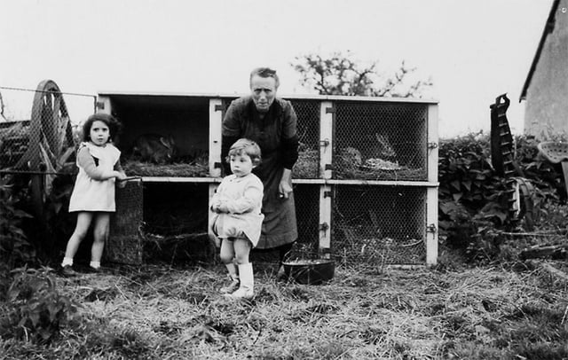 À la ferme des Boissery, Chantal, Marie et Claude , début des années 50