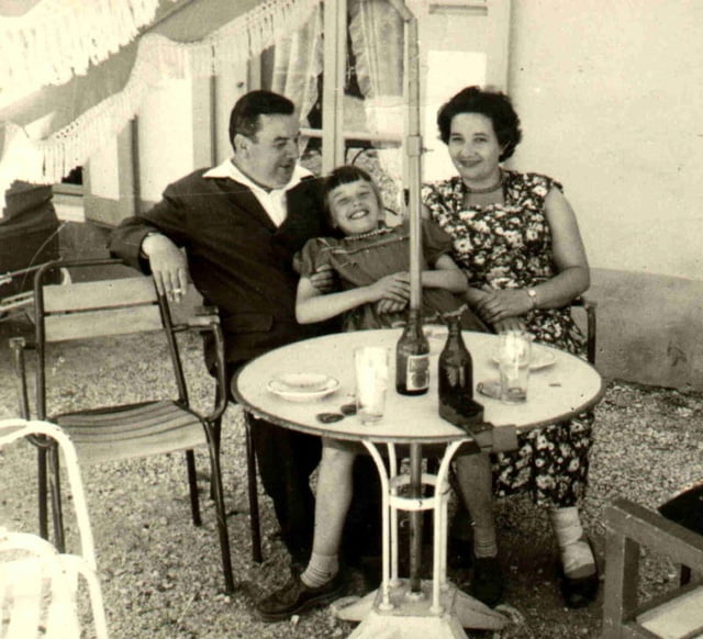 Marie et Pierre Charles avec leur fille Monique