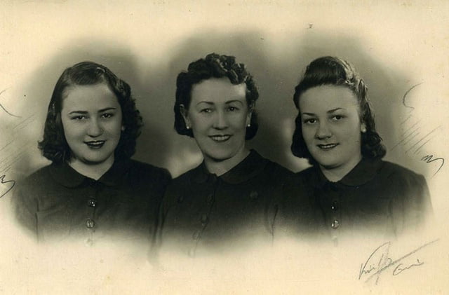 1941, Elisa Caron avec ses deux filles Lucette à droite et Gisèle à gauche