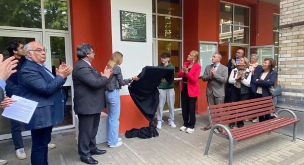 Dévoilement de la plaque au lycée Fénelon