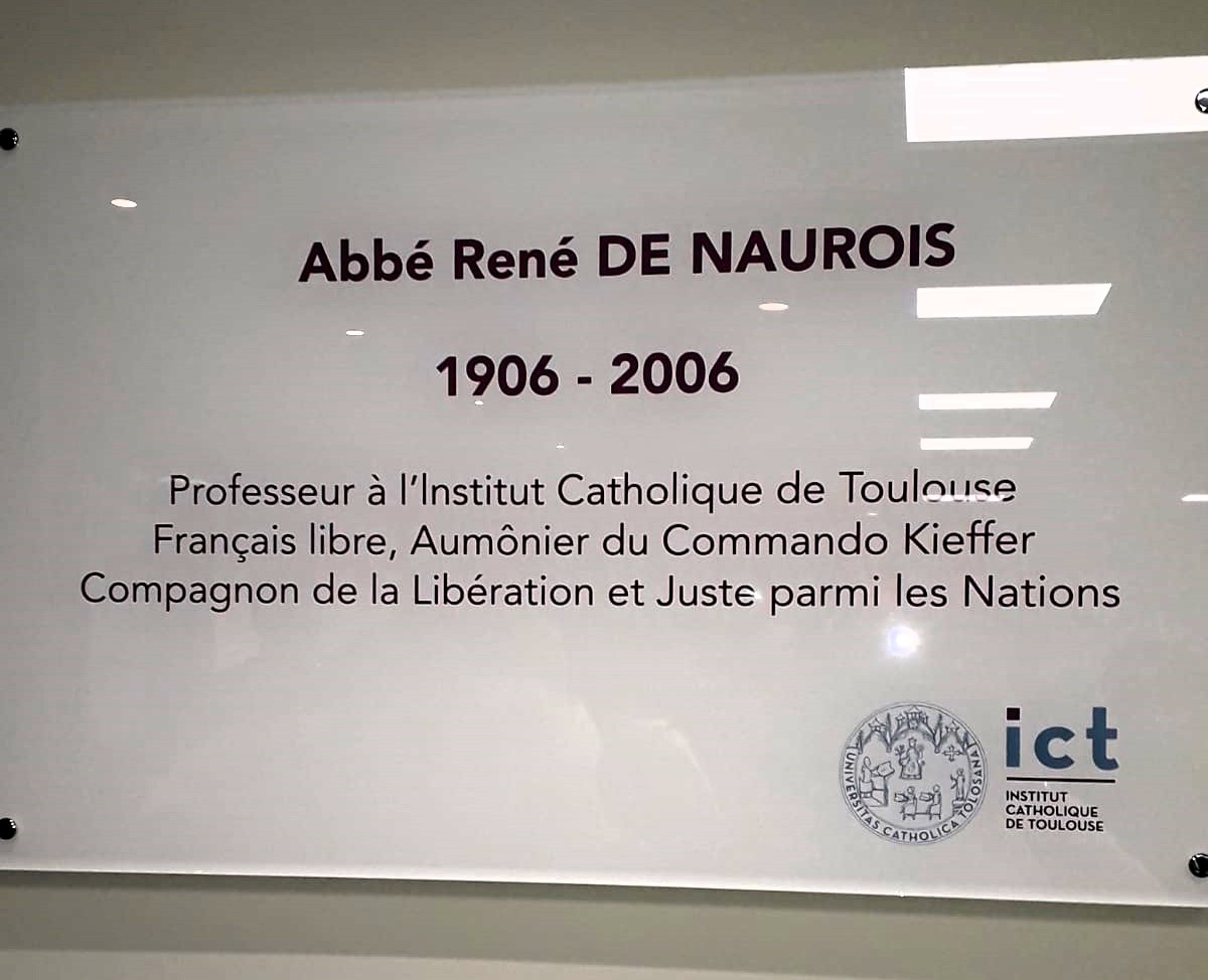 Plaque Abbé de Naurois