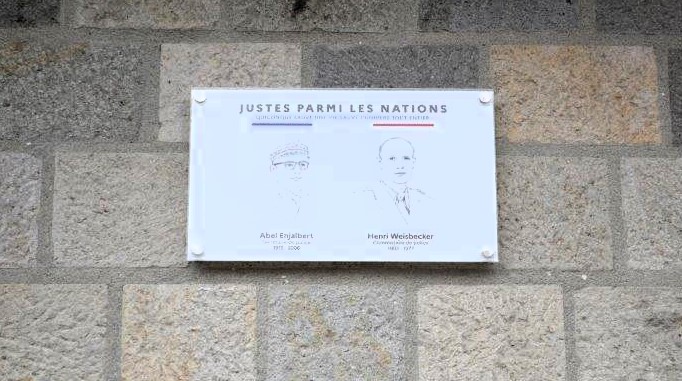 Plaque commissariat à Aurillac