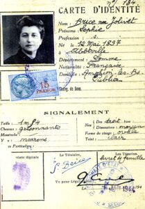 Fausse carte d'identité pour Sonia