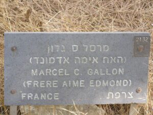 Plaque devant l'arbre Gallon