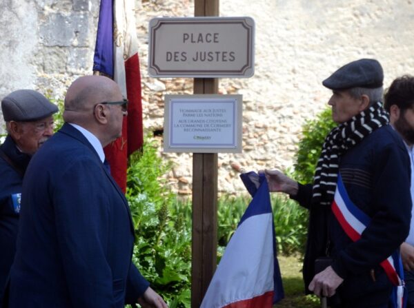 Place des Justes à Cormery