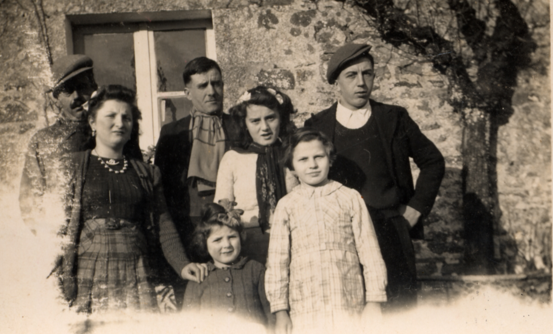 La famille Trouillet avec Rebecca and Paulette Ajzenberg en 1943
